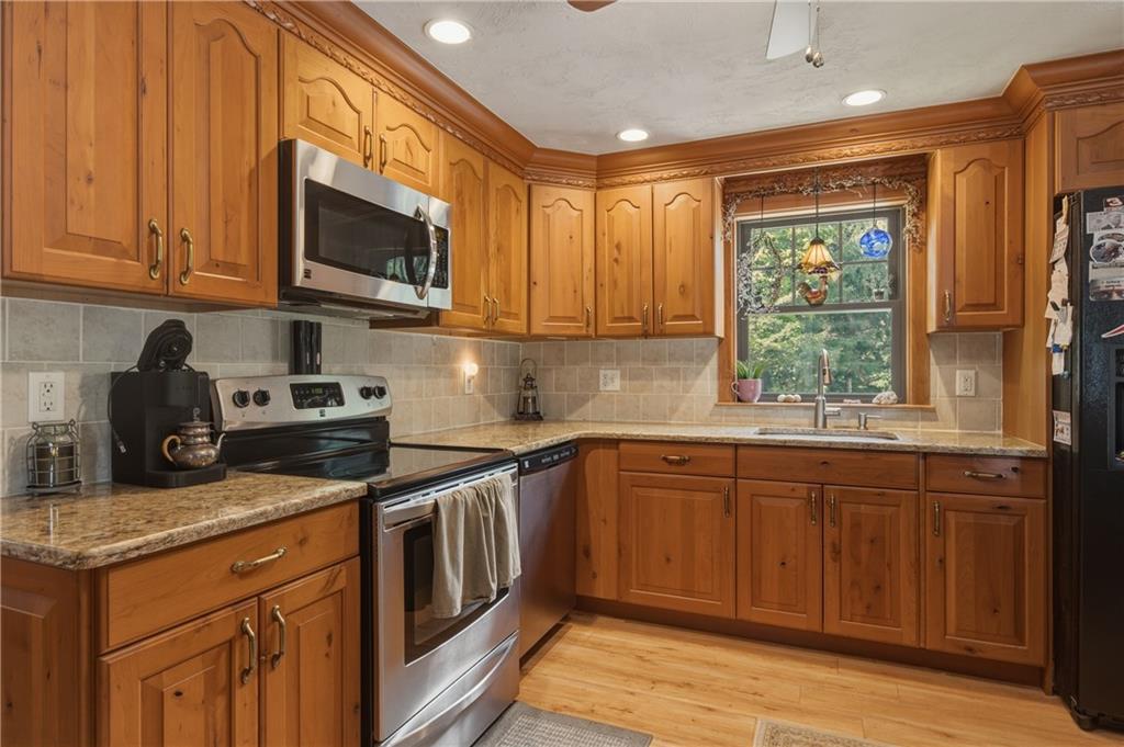 880 Victory Highway Property Photo 8
