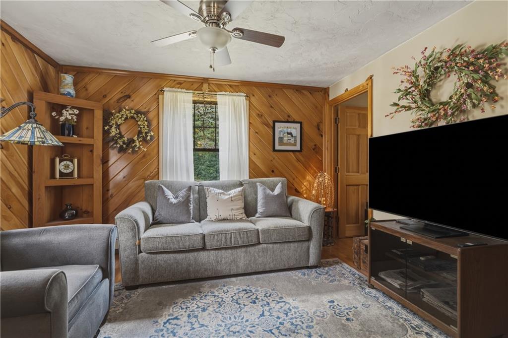 880 Victory Highway Property Photo 15