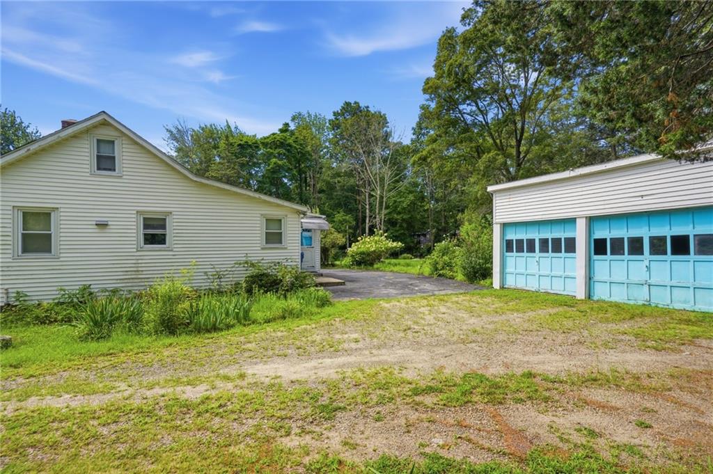 1639 South County Trail Property Photo 6