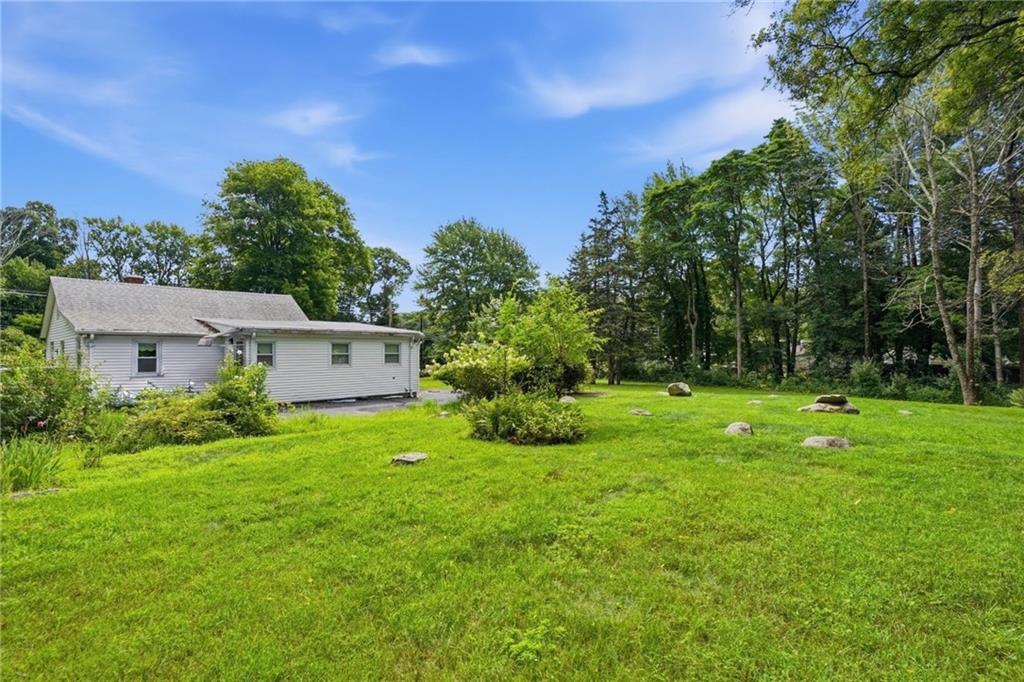 1639 South County Trail Property Photo 7
