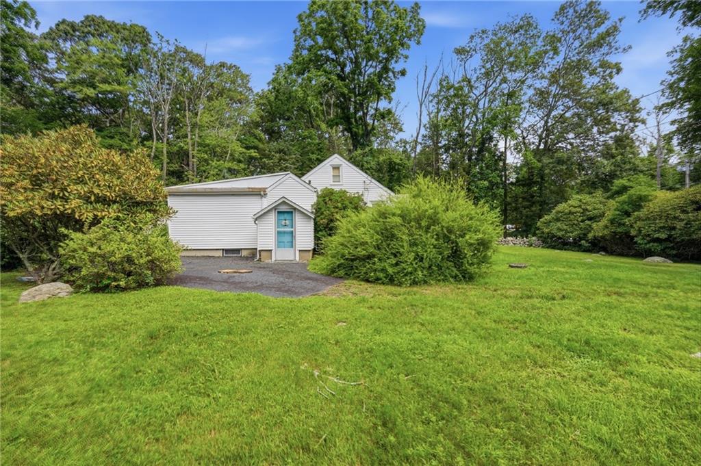 1639 South County Trail Property Photo 10
