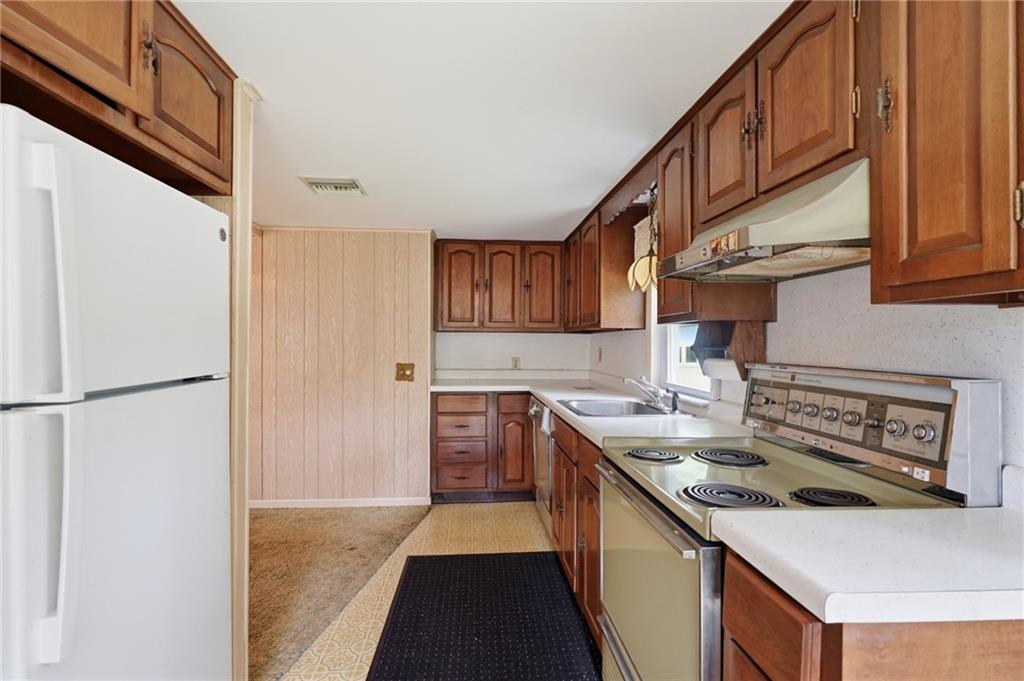 1639 South County Trail Property Photo 15