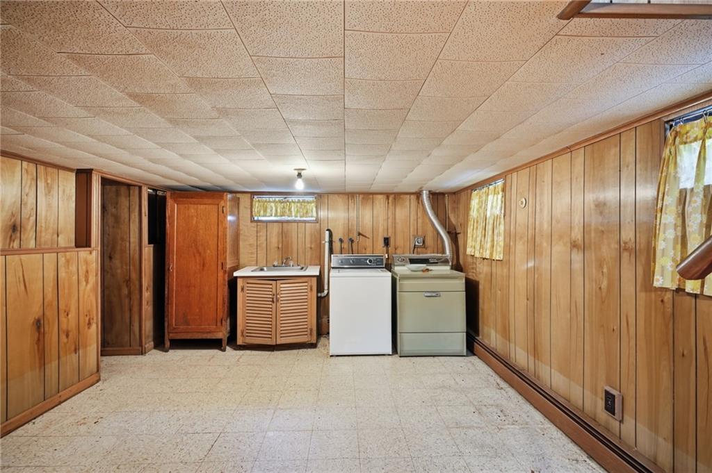 1639 South County Trail Property Photo 38