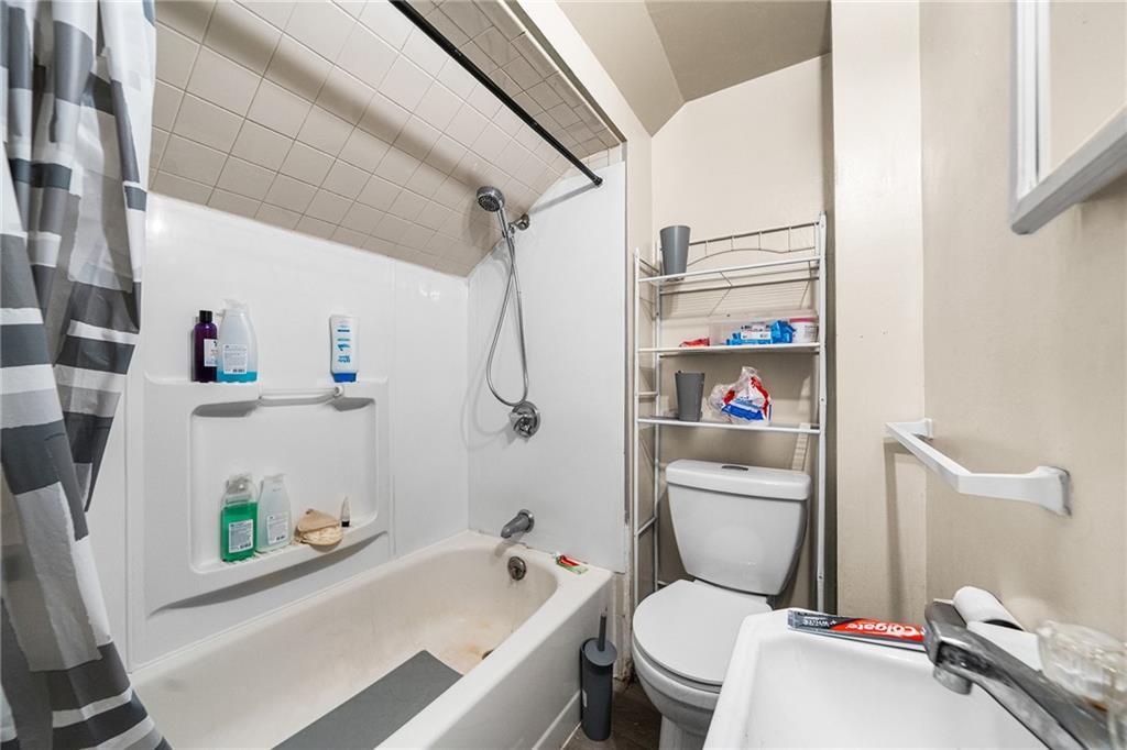 8 Thomas Avenue Property Photo 16