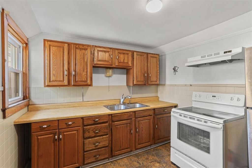 6 Shore Road Property Photo 7