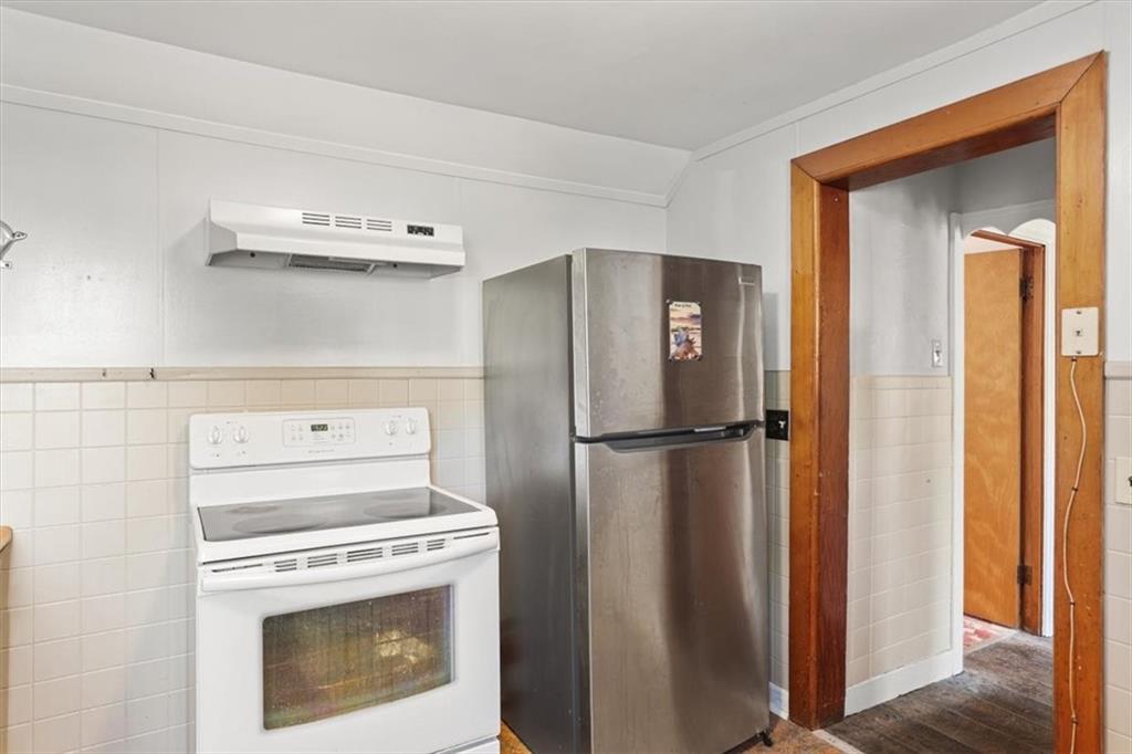 6 Shore Road Property Photo 8