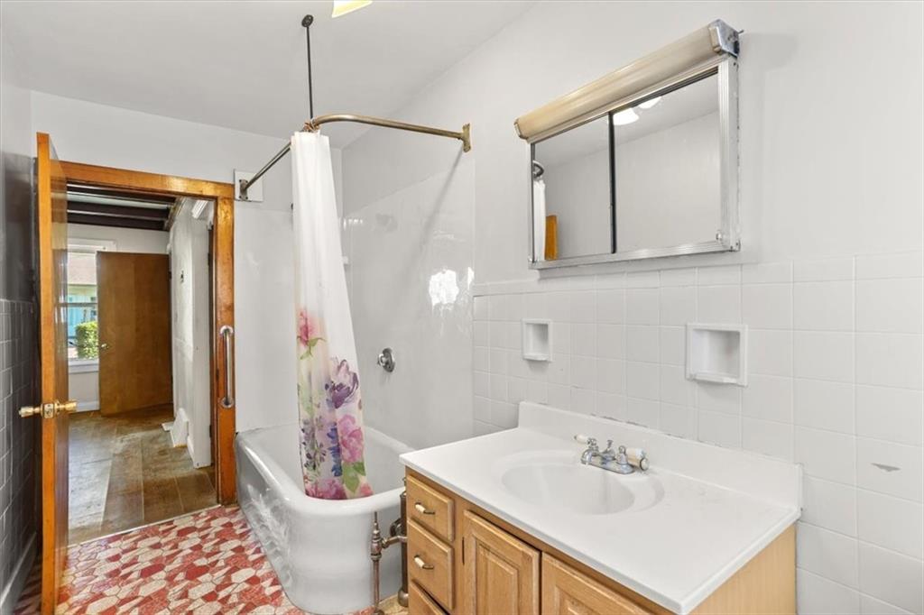 6 Shore Road Property Photo 11