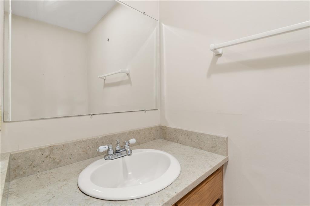180 Beechwood Avenue Unit 3 Property Photo 8