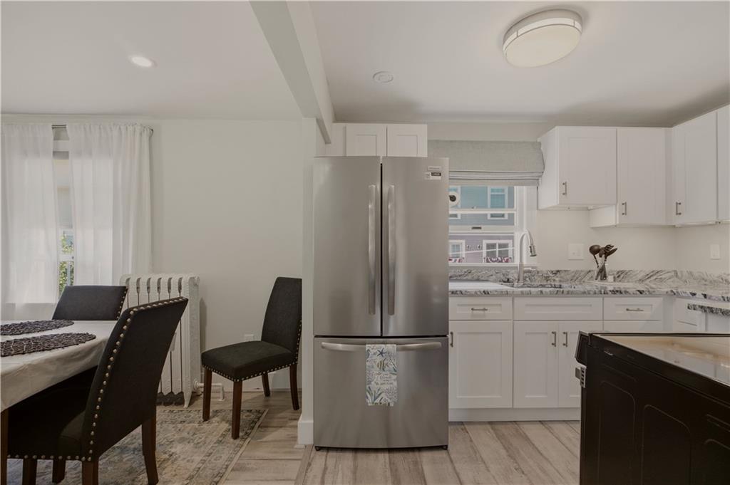 629 Thames Street Unit 2 Property Photo 4