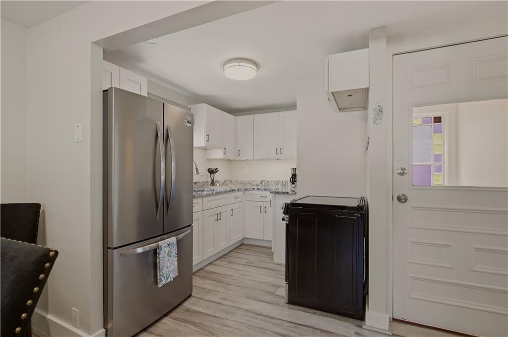 629 Thames Street Unit 2 Property Photo 5