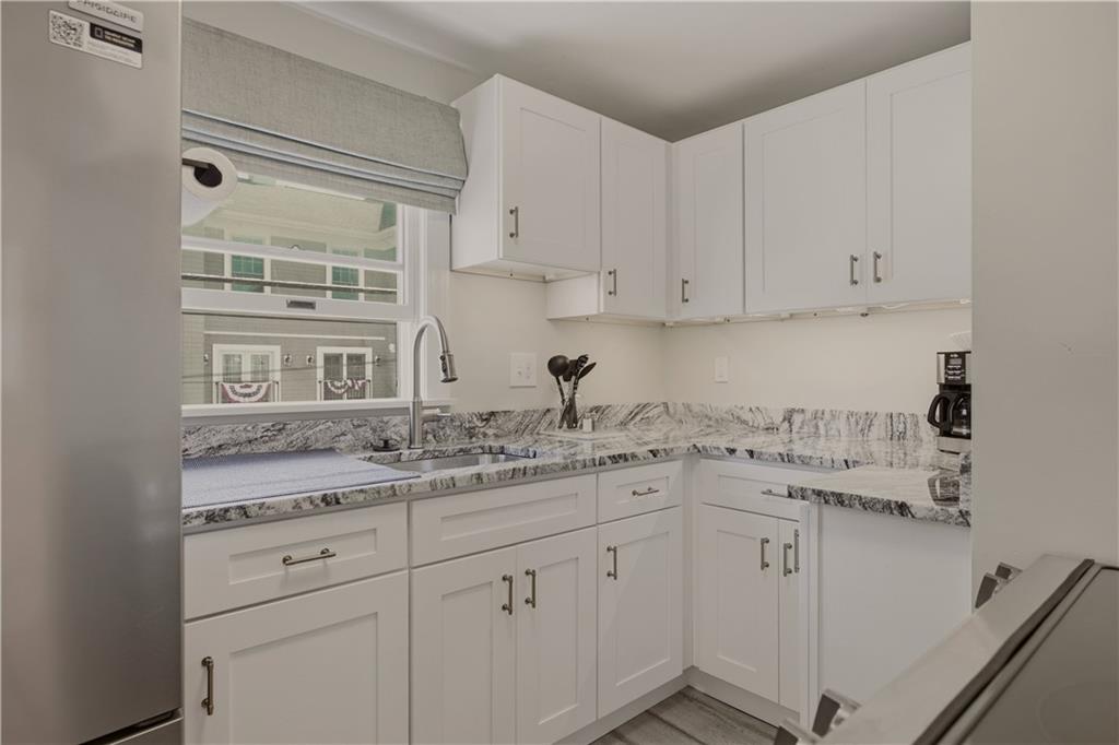 629 Thames Street Unit 2 Property Photo 6