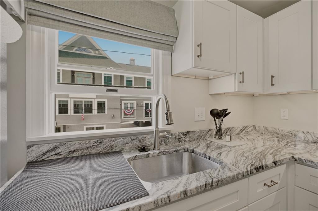 629 Thames Street Unit 2 Property Photo 7