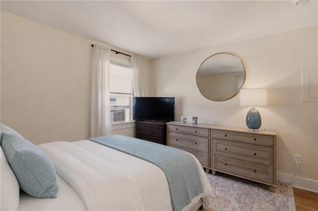 629 Thames Street Unit 2 Property Photo 12