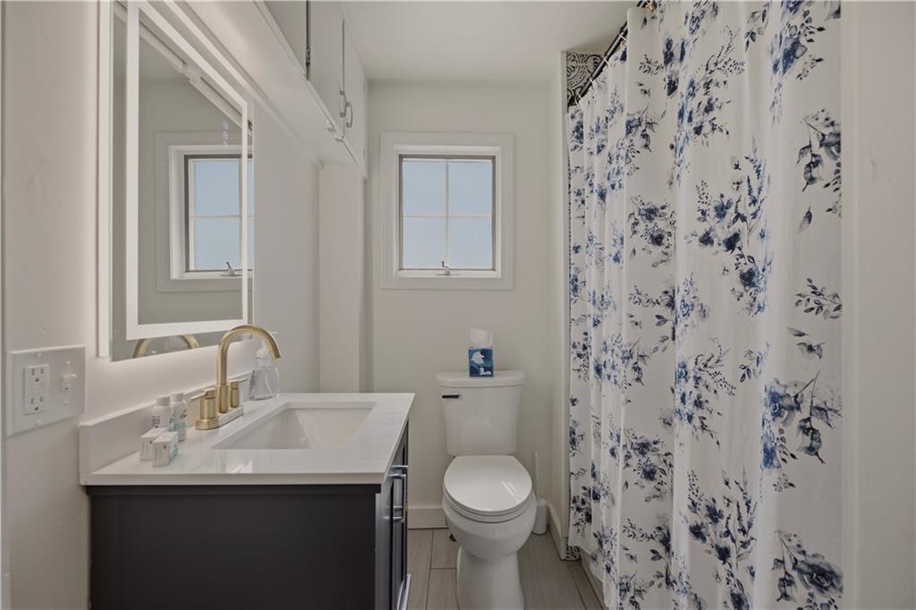 629 Thames Street Unit 2 Property Photo 13