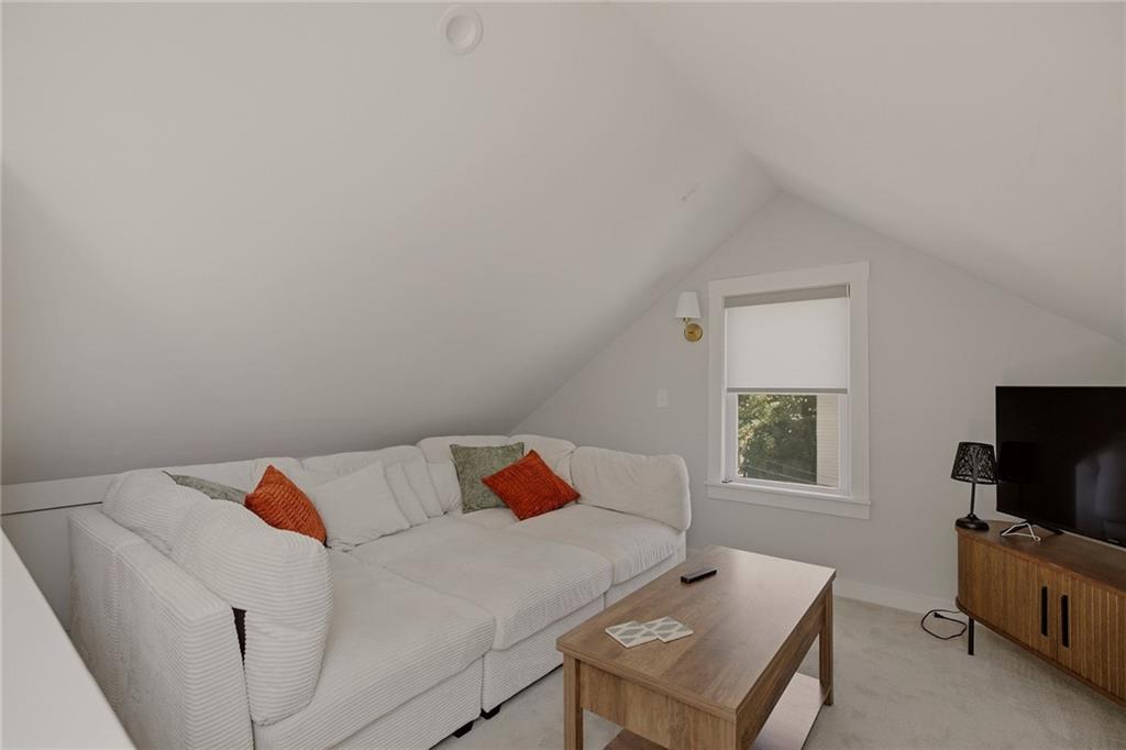 629 Thames Street Unit 2 Property Photo 23