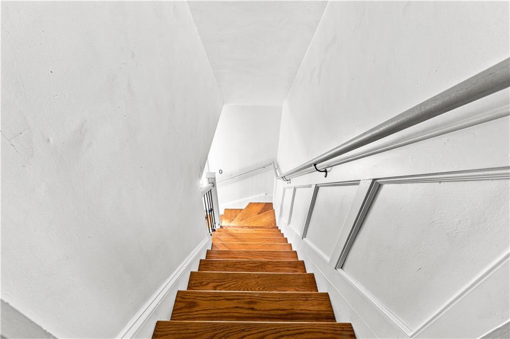 435 Auburn Street Property Photo 8