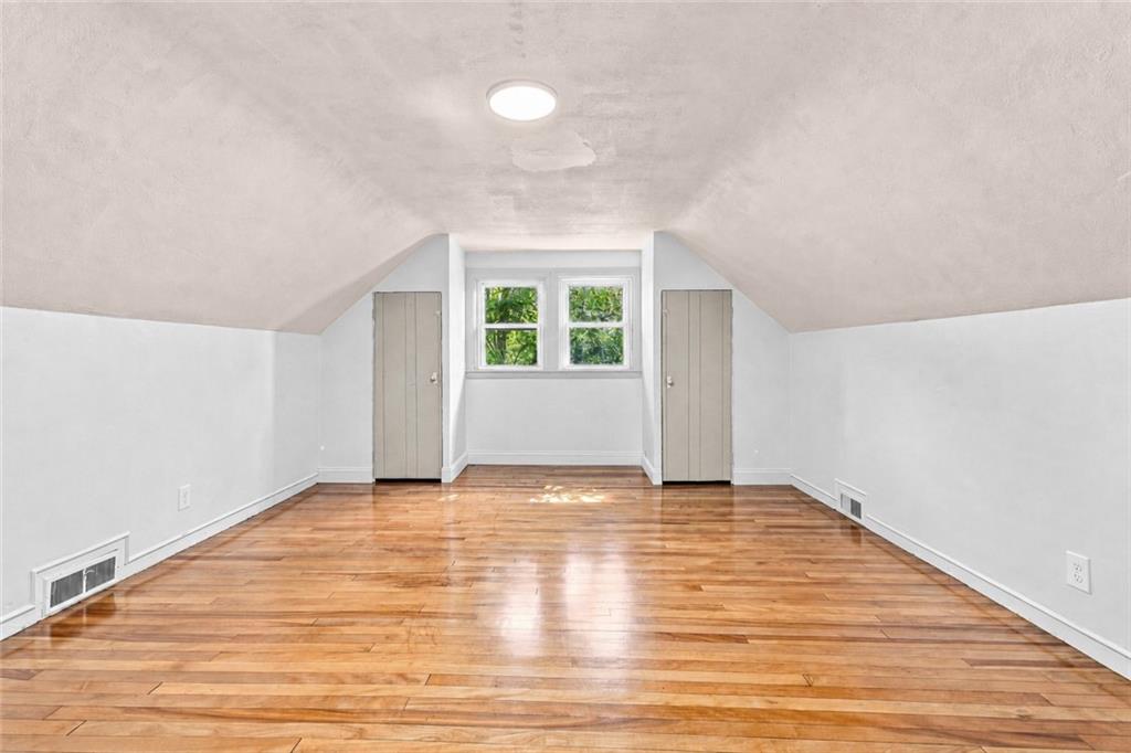 435 Auburn Street Property Photo 15
