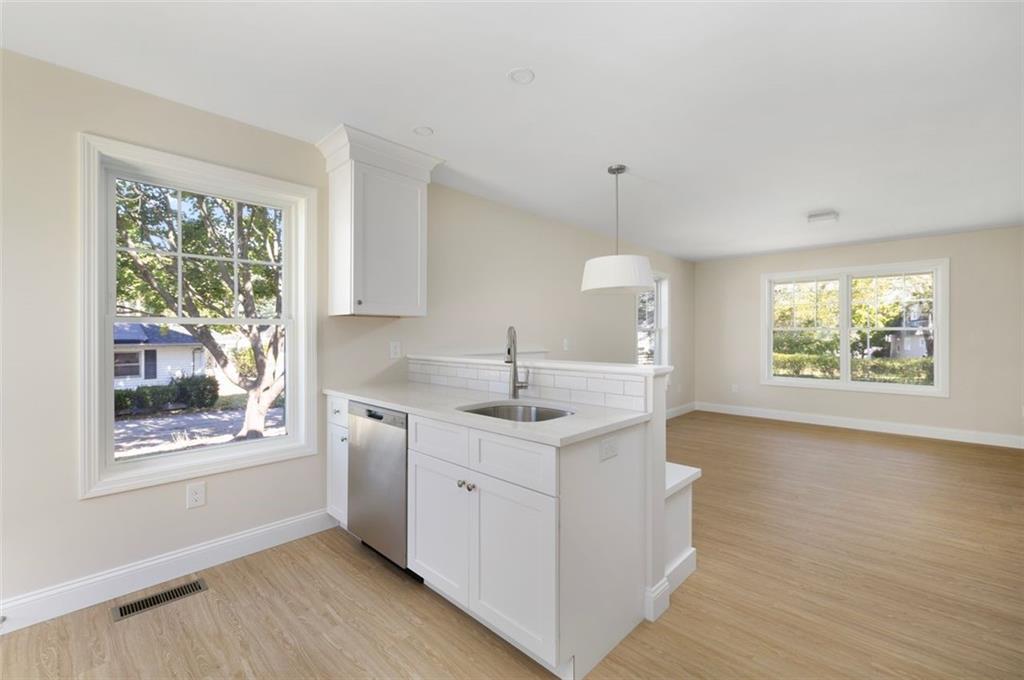 19 Wood Street Unit A Property Photo 9