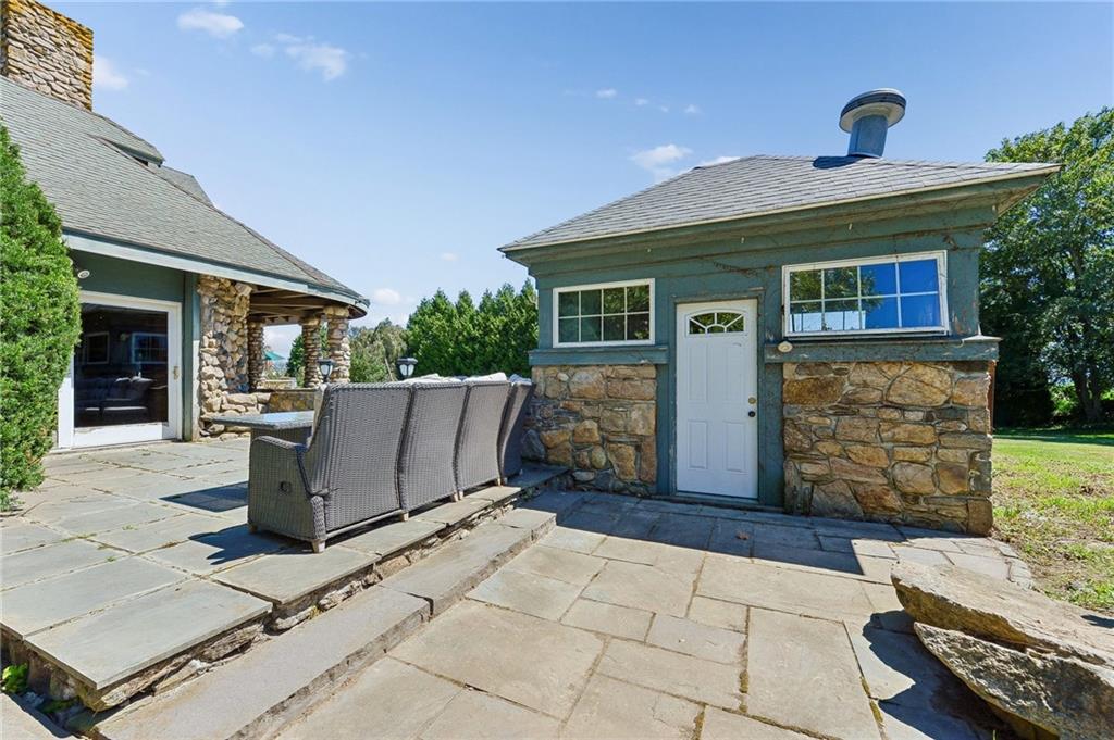 25 Wildfield Farm Road Property Photo 6