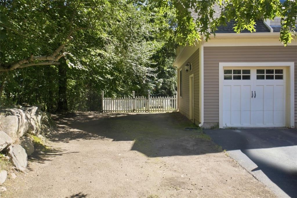 37 Seabury Drive Property Photo 4