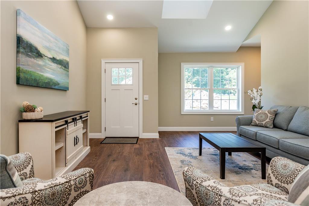 9 Fieldstone Way Property Photo 8