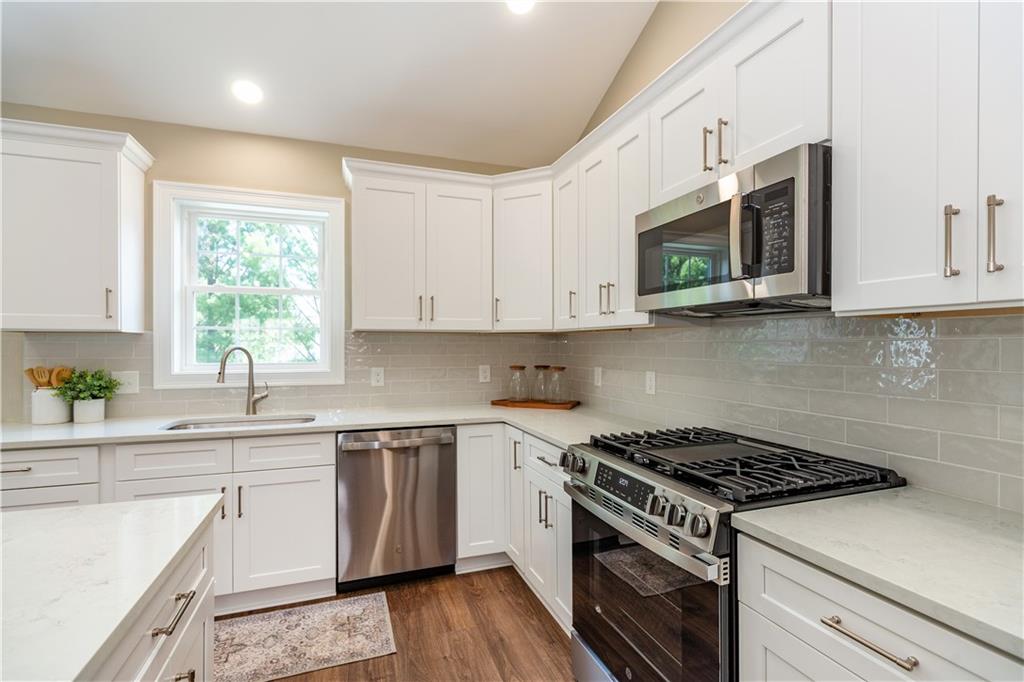 9 Fieldstone Way Property Photo 17