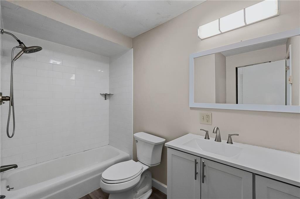 300 Smithfield Road Unit 5-34 Property Photo 9