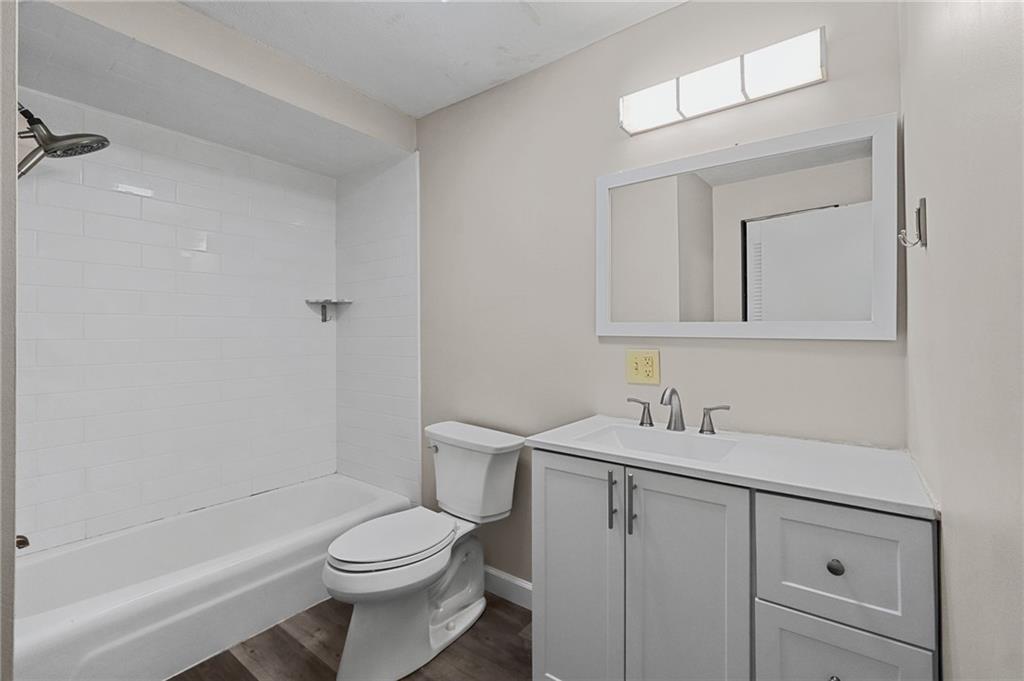 300 Smithfield Road Unit 5-34 Property Photo 10