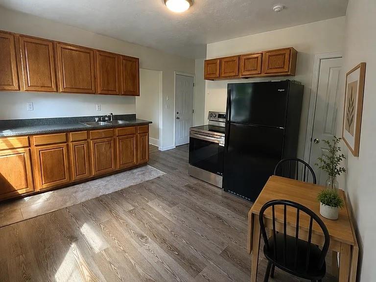 563 Willow Street Property Photo 5