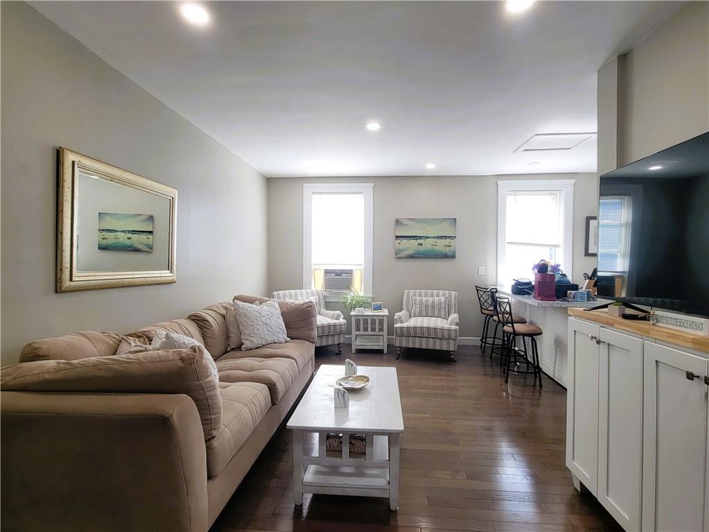 3 .5 Bull Street Unit 2l Property Photo 7