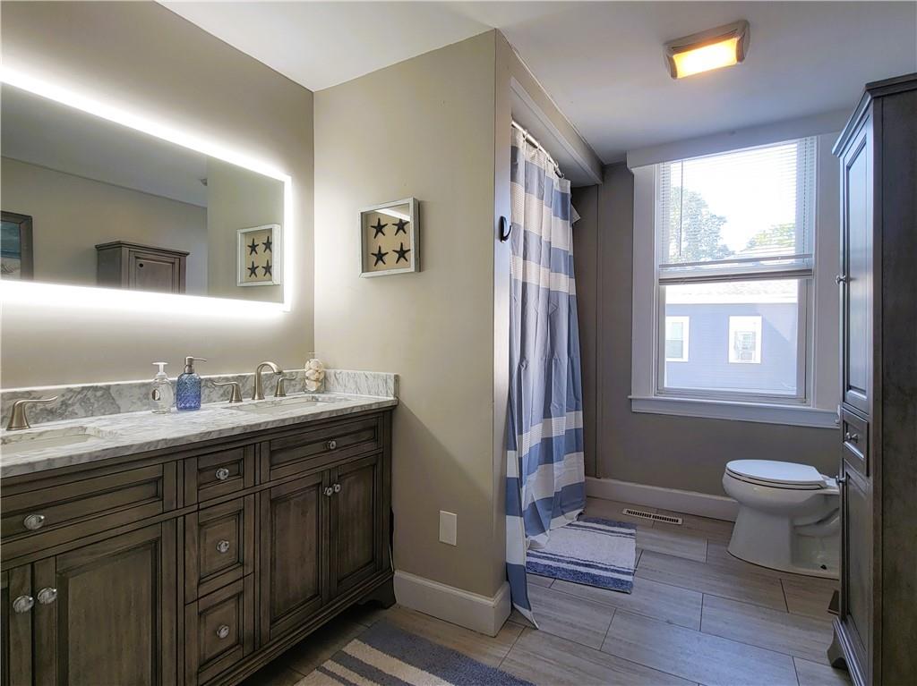 3 .5 Bull Street Unit 2l Property Photo 11