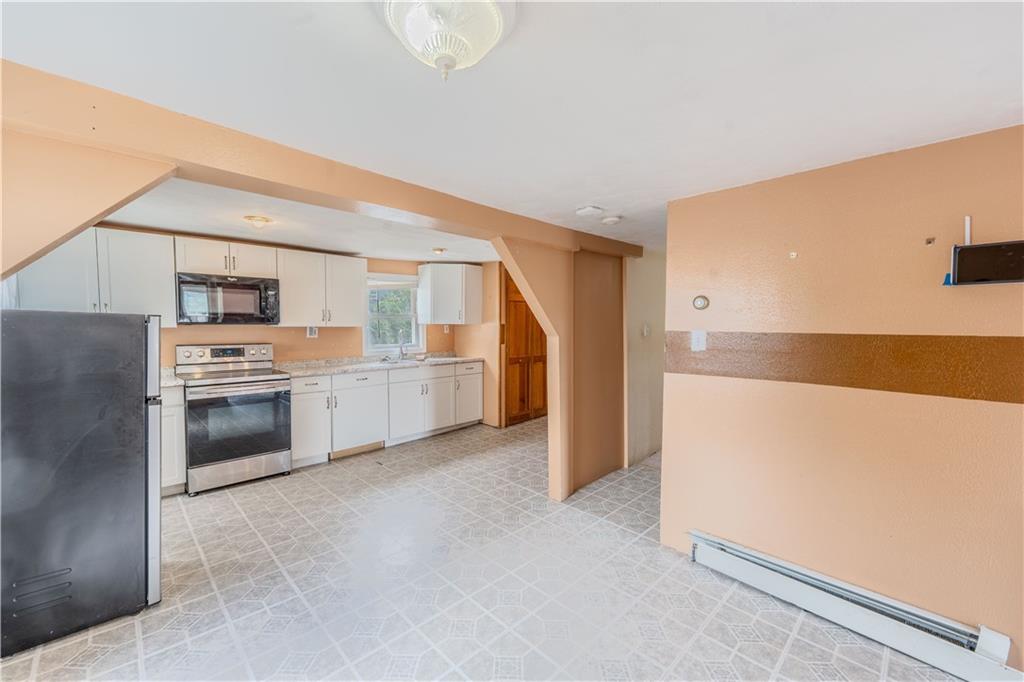 738 Lonsdale Avenue Property Photo 6