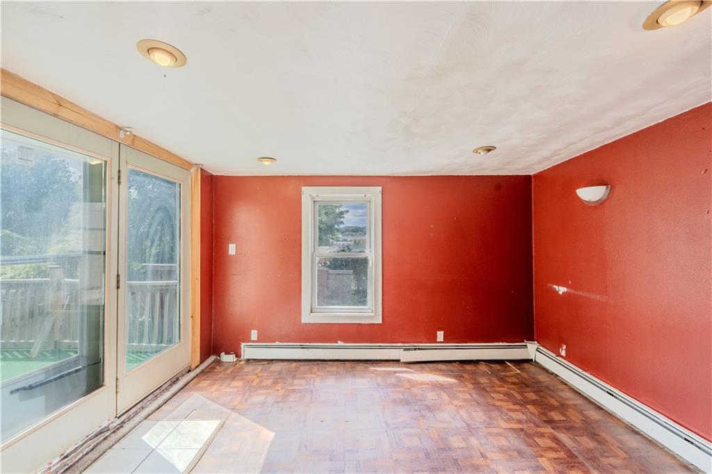 738 Lonsdale Avenue Property Photo 7