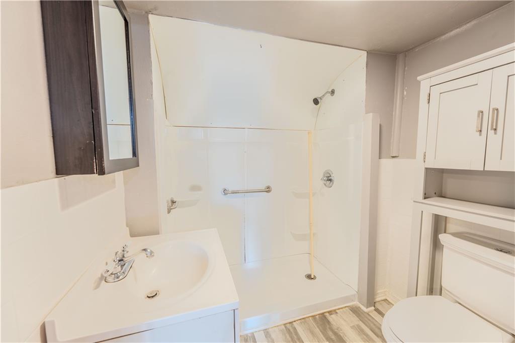 738 Lonsdale Avenue Property Photo 10