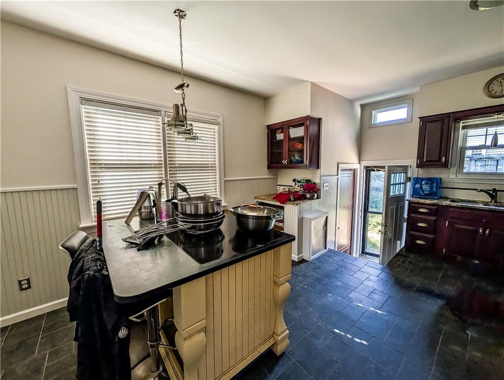 102 Burnside Street Property Photo 4