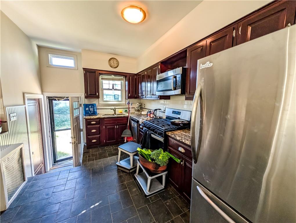 102 Burnside Street Property Photo 6