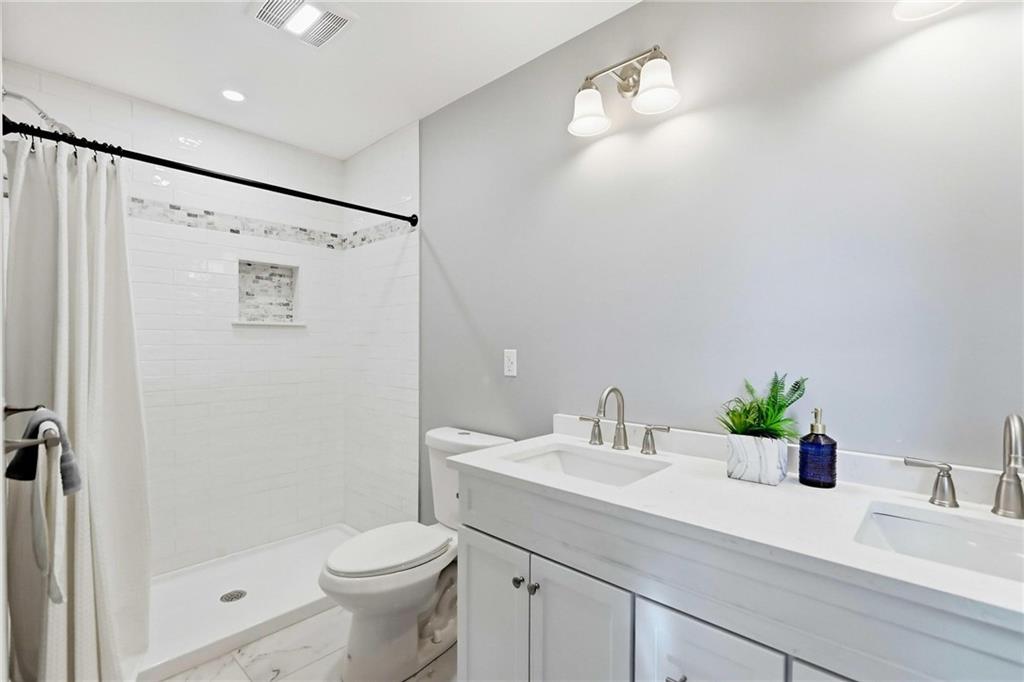 32 Adams Avenue Property Photo 20