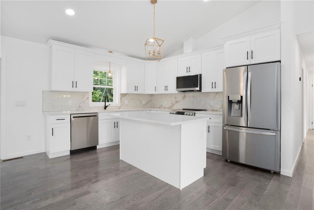 18 Pleasantview Avenue Property Photo 1