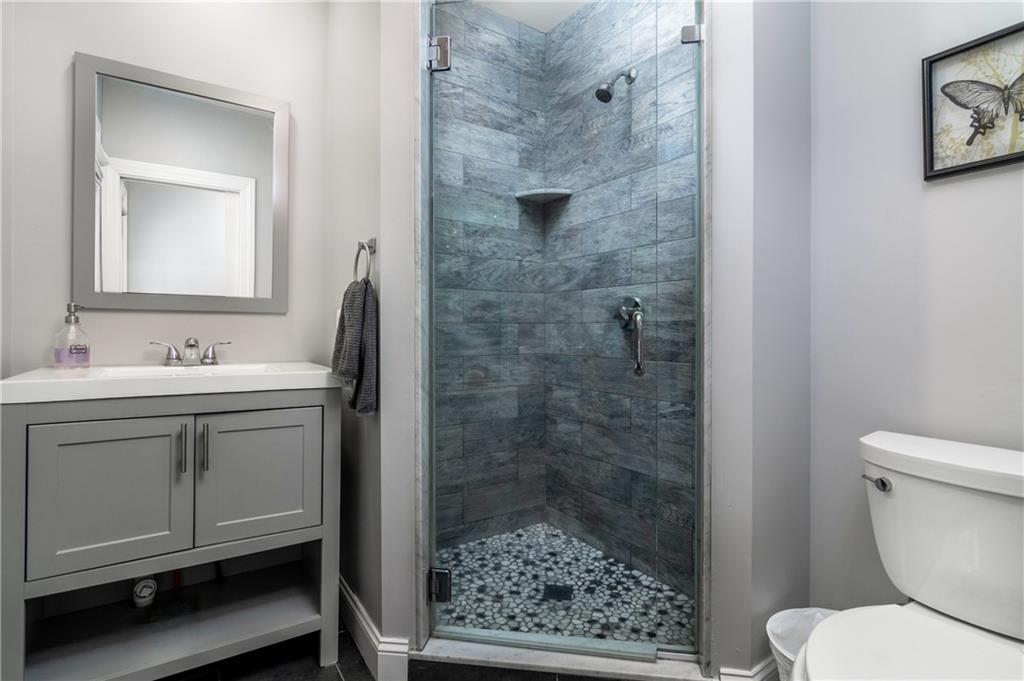 475 Woodruff Avenue Property Photo 13