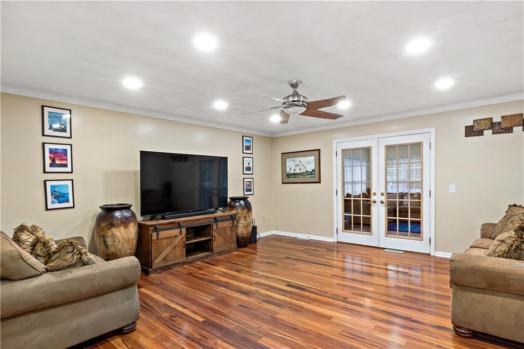 71 Remington Farm Drive Property Photo 3