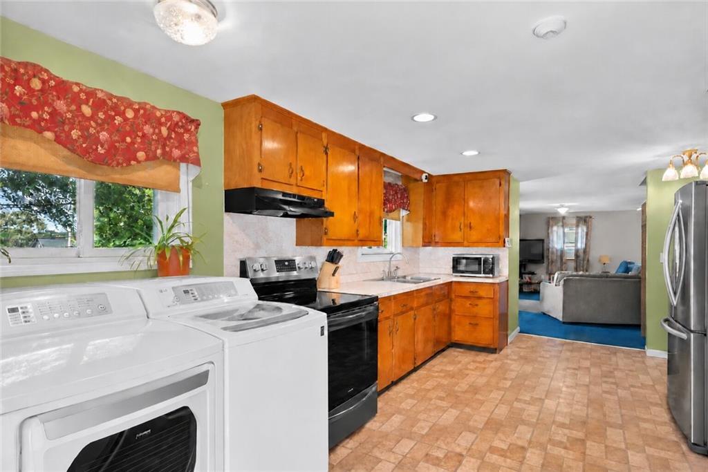 1356 S Broadway Property Photo 9
