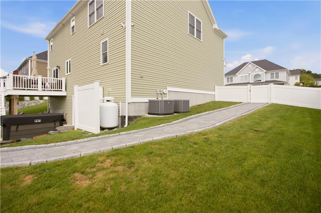 459 Louise Street Property Photo 38