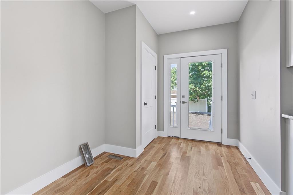6 Rounds Avenue Property Photo 4
