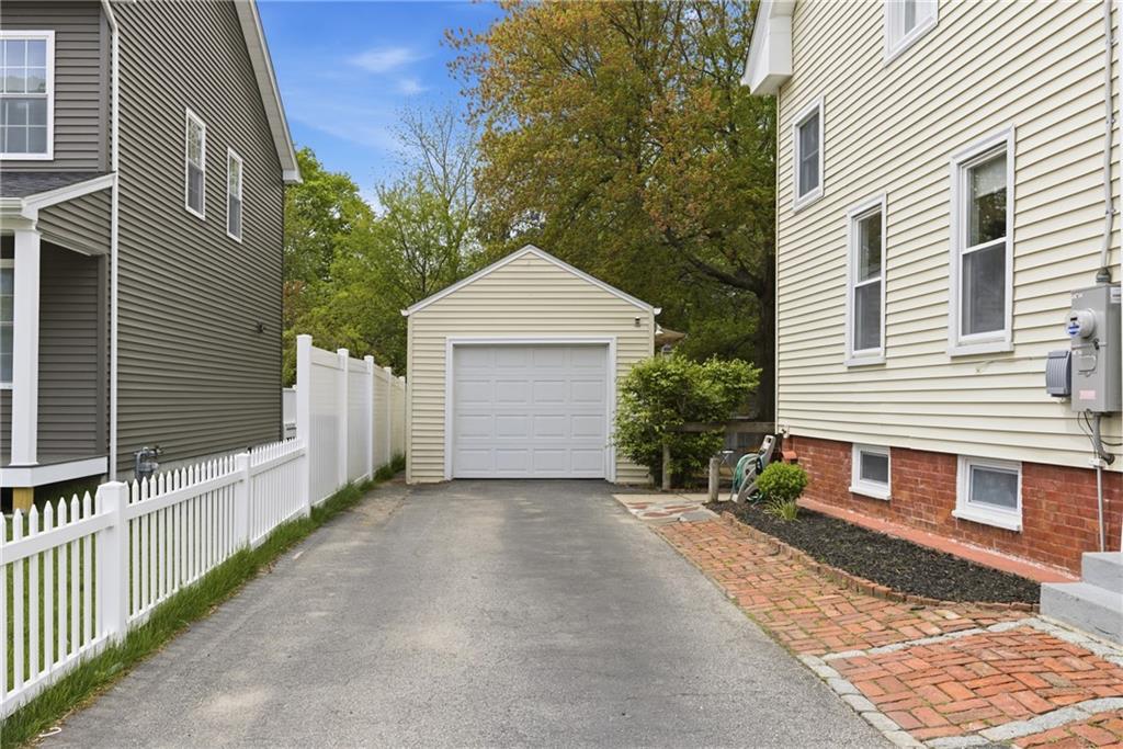 27 Hemlock Avenue Property Photo 4