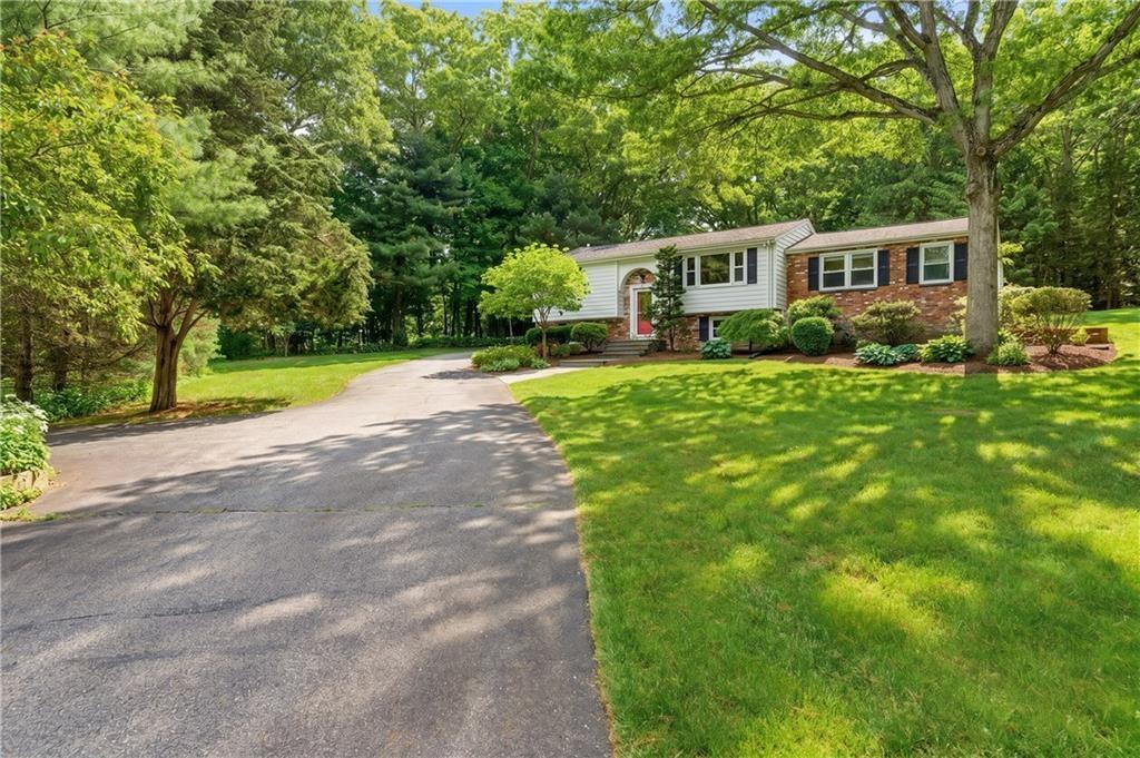8 Ledgemont Drive Property Photo 1