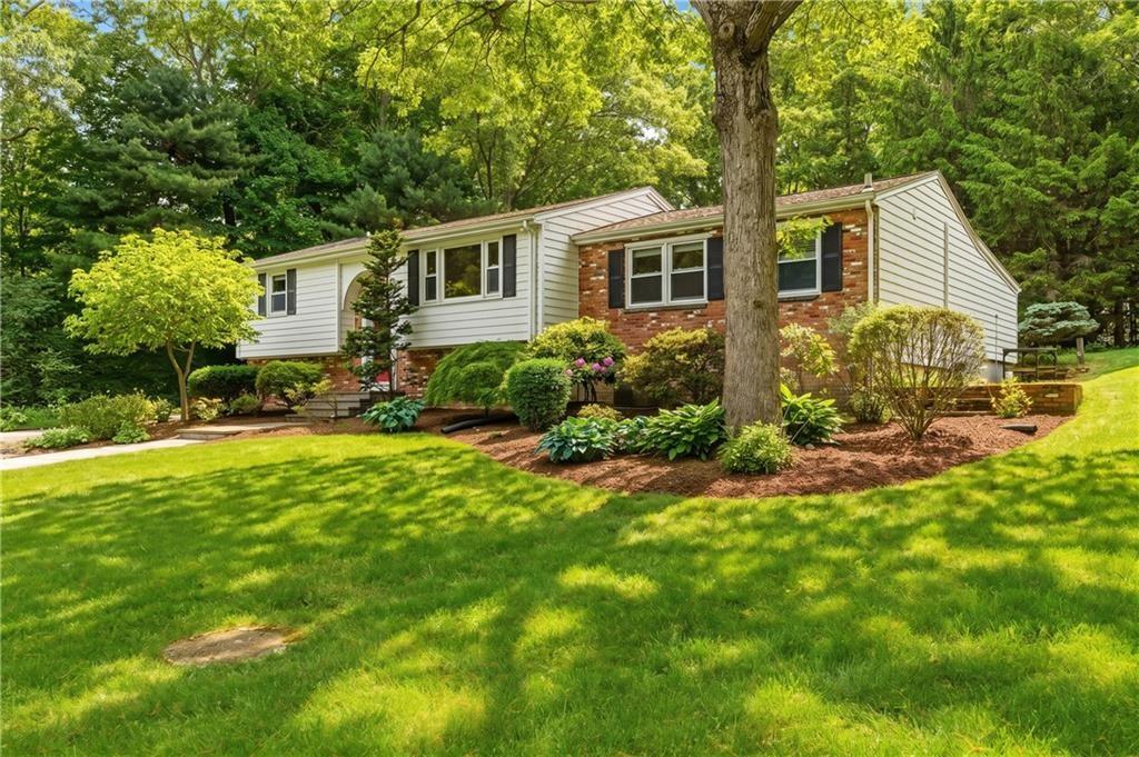 8 Ledgemont Drive Property Photo 2