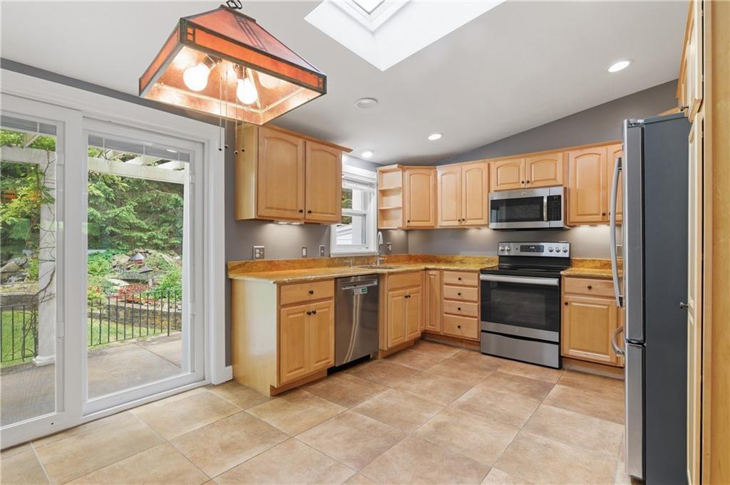 8 Ledgemont Drive Property Photo 9
