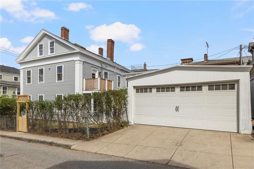 216 Spring Street Property Photo 50