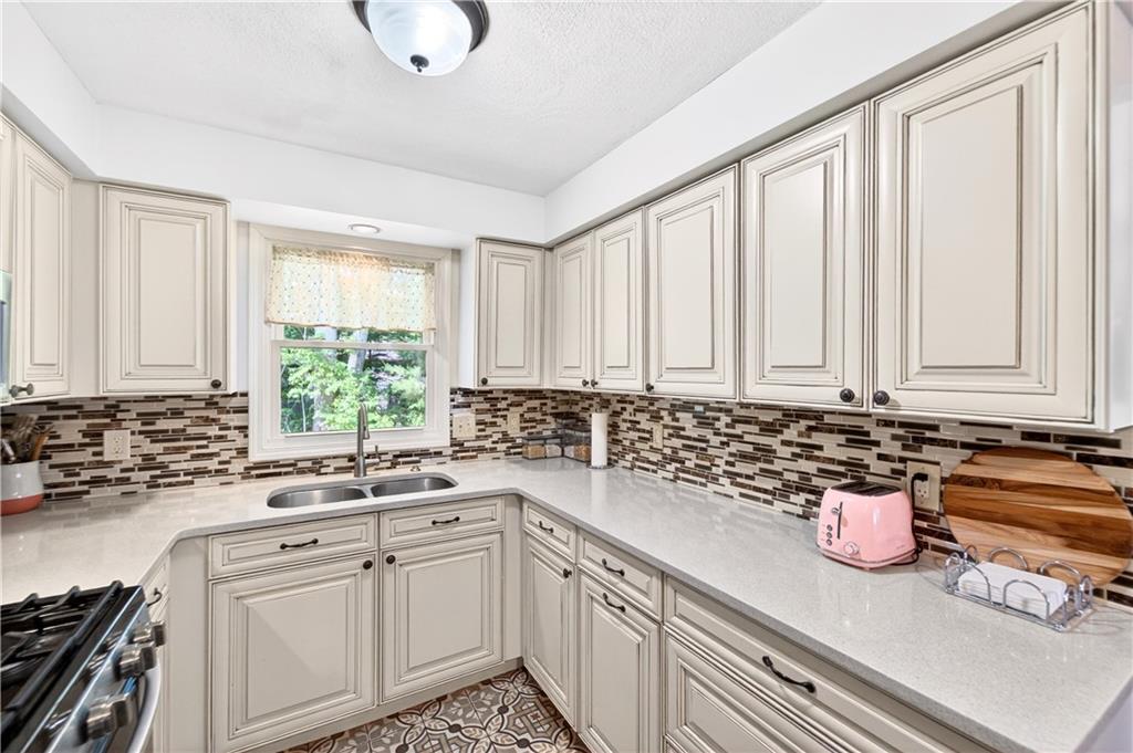 143 Oak Park Drive Property Photo 10