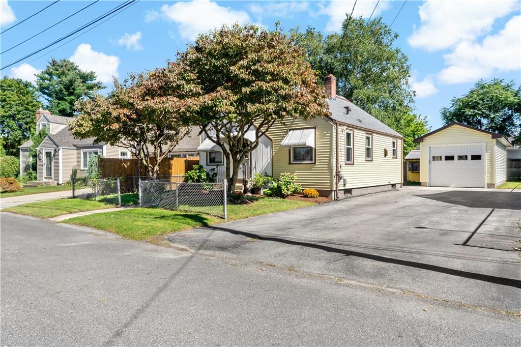 66 Larchmere Drive Property Photo 3